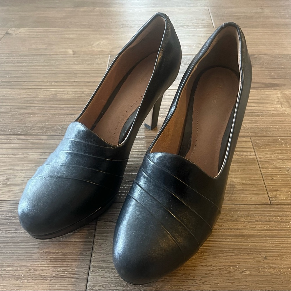 (Clarks) Delsie Joy heels in black leather